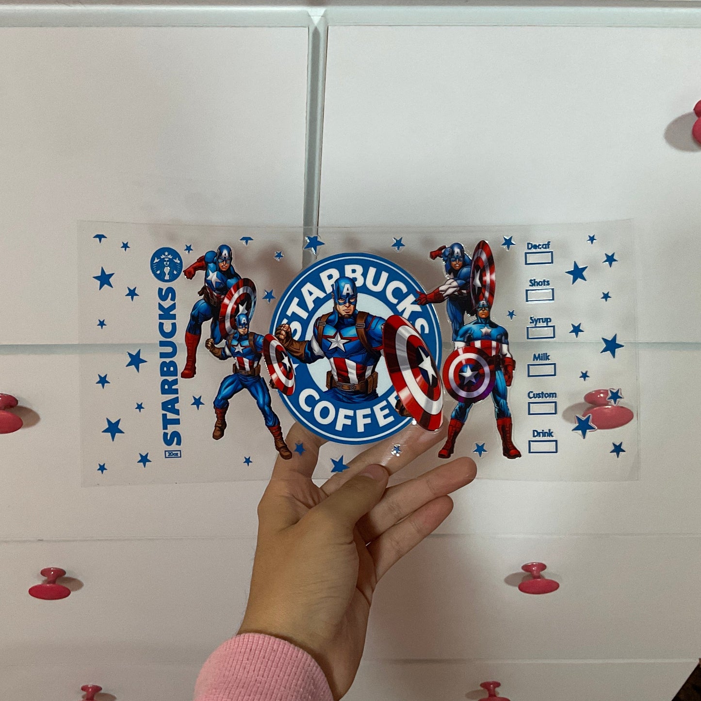 DTFUV 41 Capitán América Starbucks